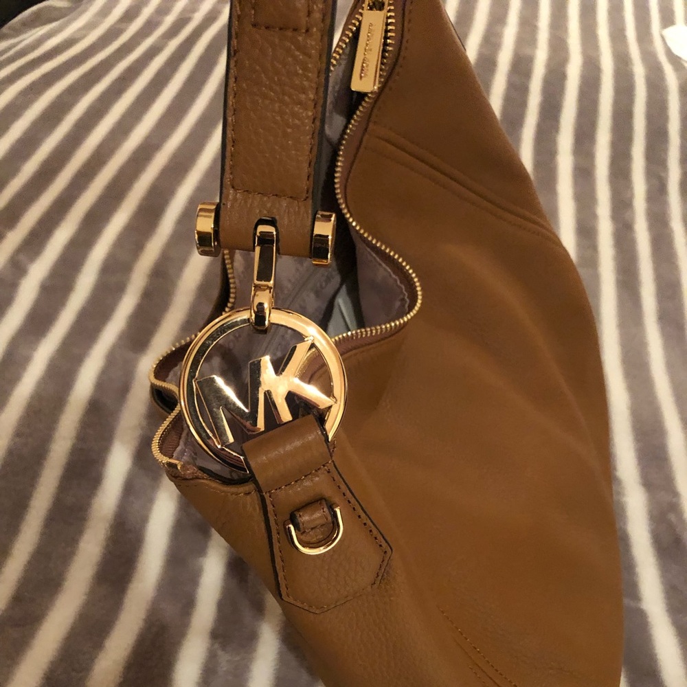 Michael Kors Lg Fulton over the shoulder bag NWT